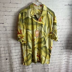 Tommy Bahama size large birdie of paradise short sleeve button down shirt